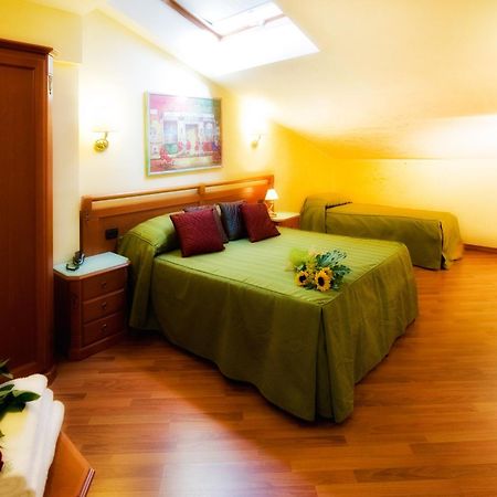 רומא Hotel Bright מראה חיצוני תמונה