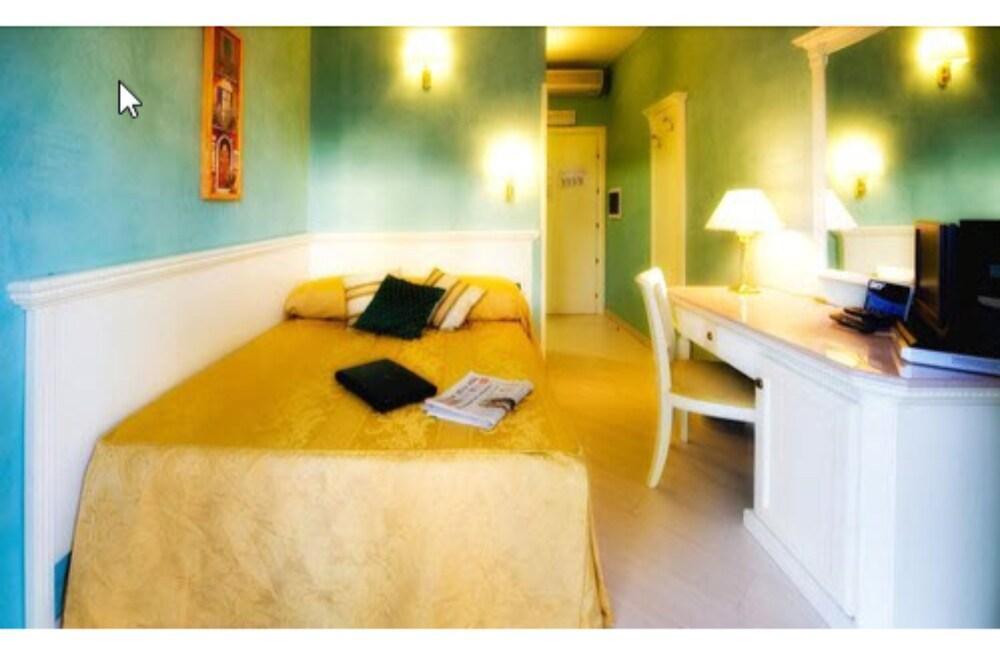 רומא Hotel Bright מראה חיצוני תמונה