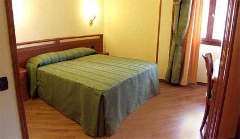 רומא Hotel Bright מראה חיצוני תמונה