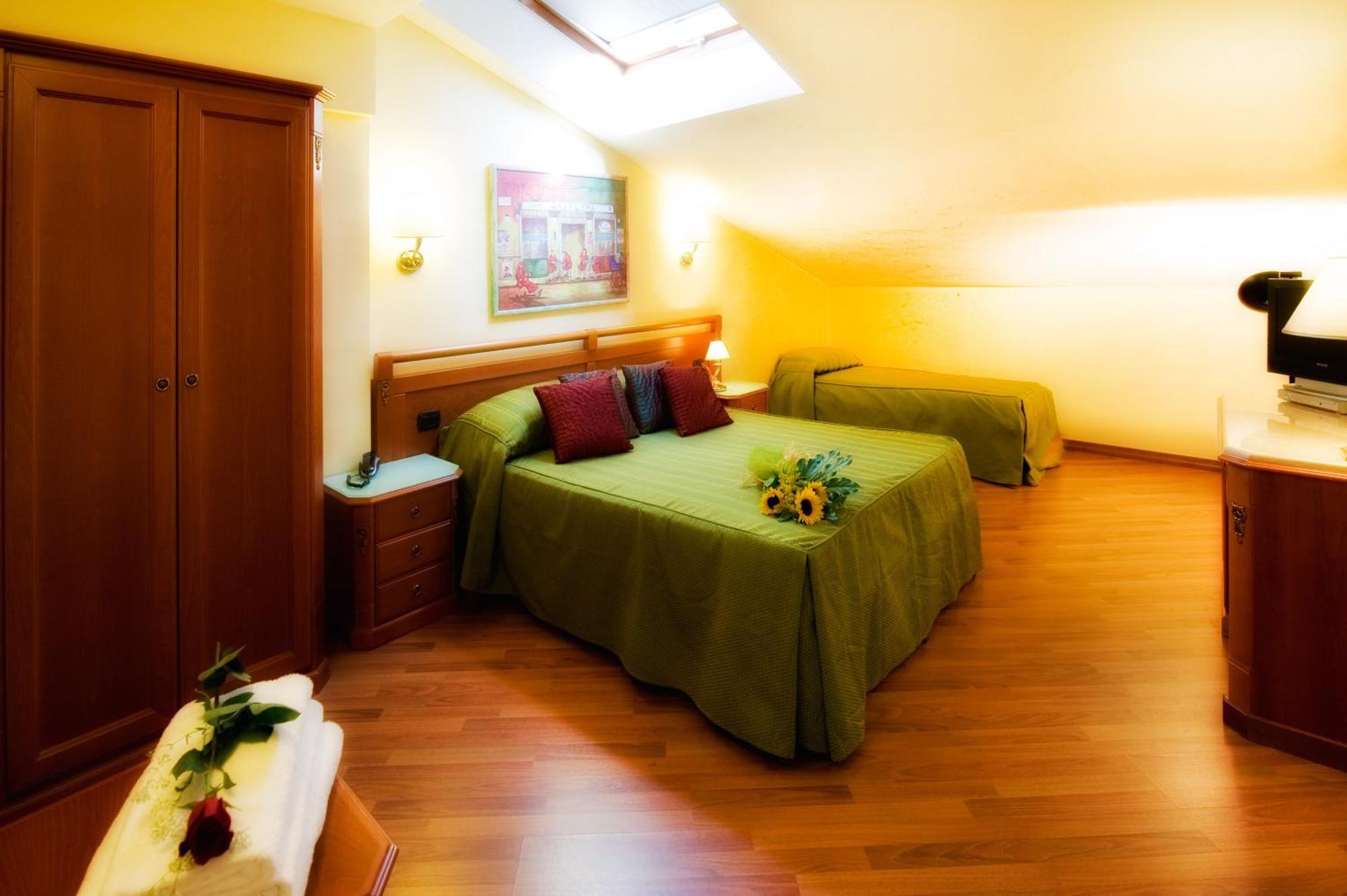 רומא Hotel Bright מראה חיצוני תמונה