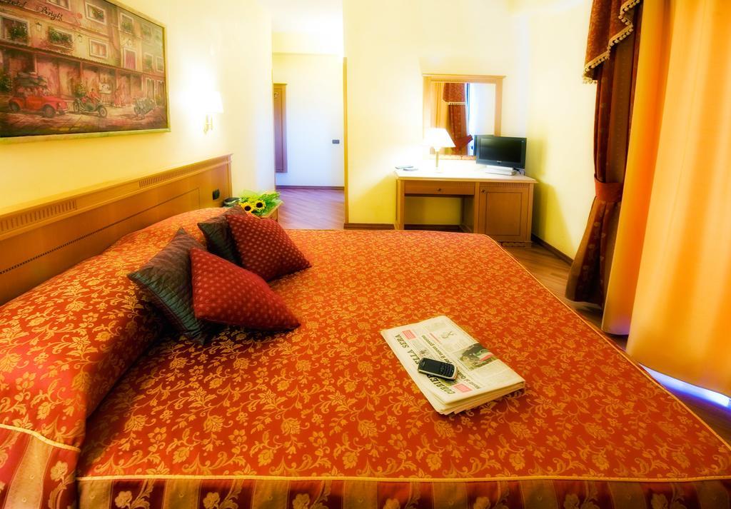 רומא Hotel Bright מראה חיצוני תמונה