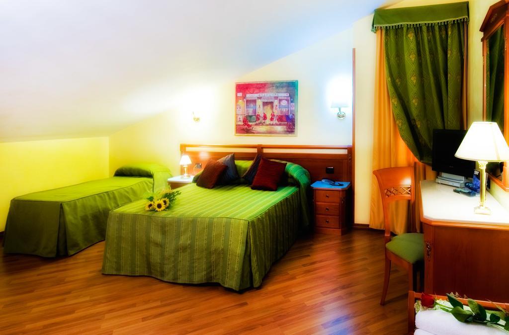רומא Hotel Bright מראה חיצוני תמונה