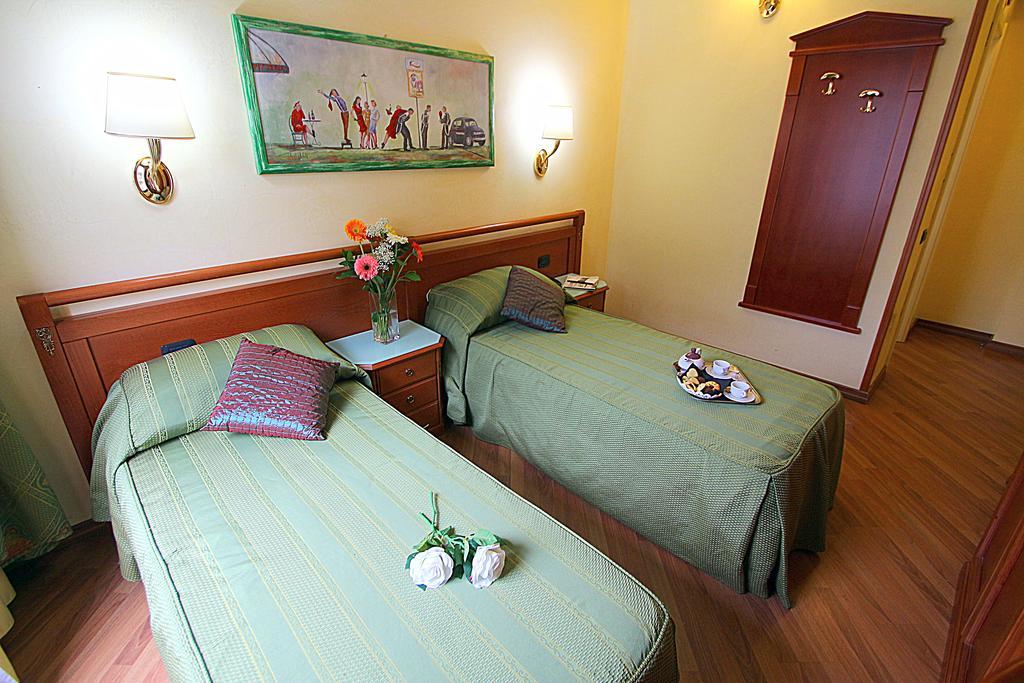 רומא Hotel Bright מראה חיצוני תמונה