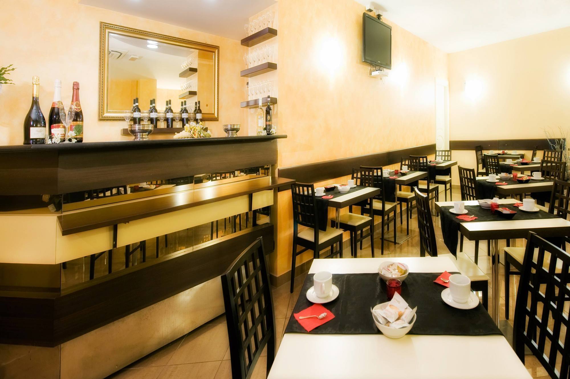 רומא Hotel Bright מראה חיצוני תמונה