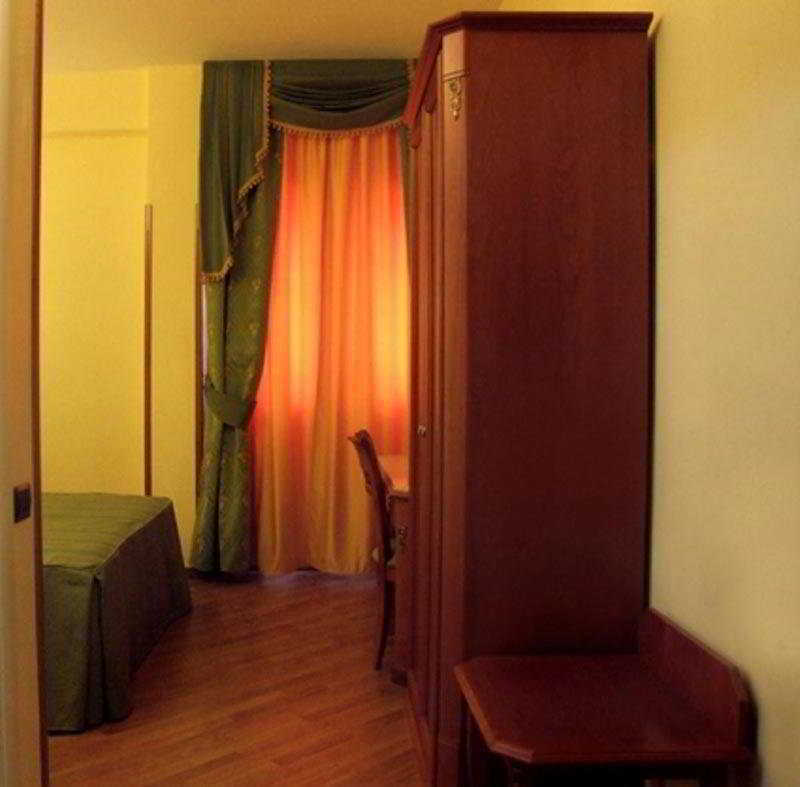 רומא Hotel Bright מראה חיצוני תמונה